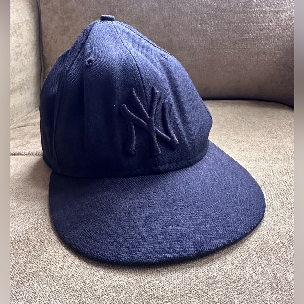 New Era 100% Wool All Black New York Yankees Fitted Cap 🧢⚾🖤